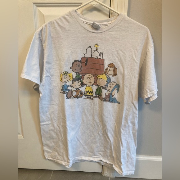 Junk Food Clothing Tops - Urban Outfitters Junk Food Tees Charlie Brown Peanuts graphic tee size medium